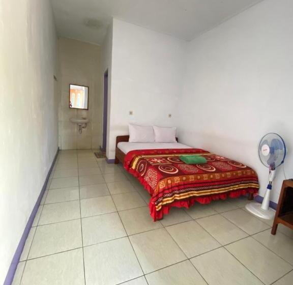 פנסיון Mahoni Guest House