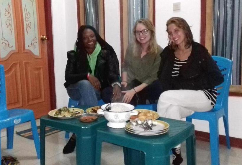 פנסיון Mahoni Guest House