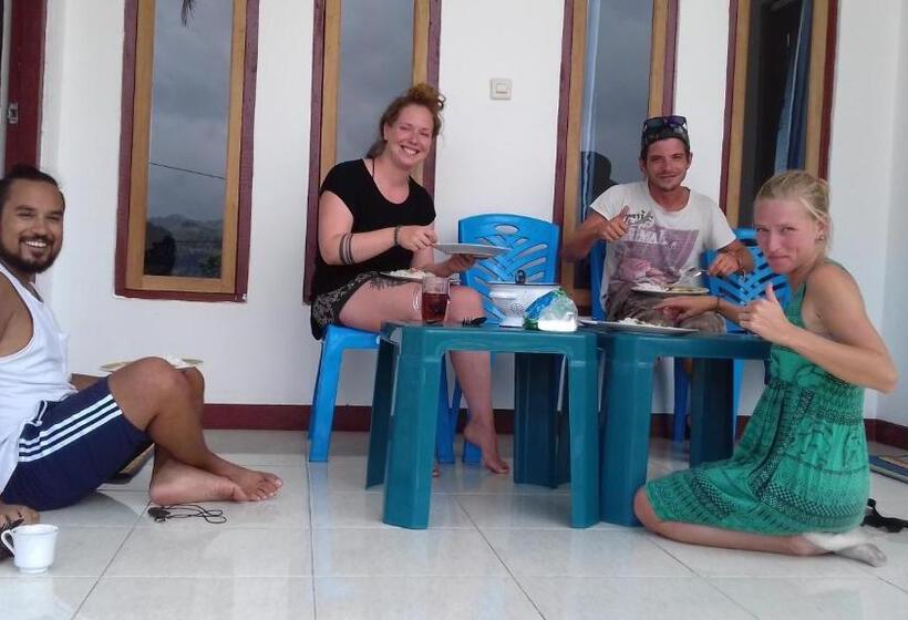 פנסיון Mahoni Guest House