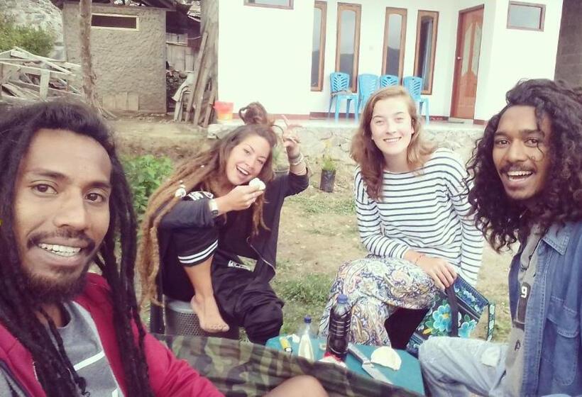 פנסיון Mahoni Guest House