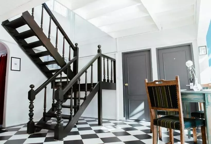 Retkeilymaja Eden Hotel Bangsean