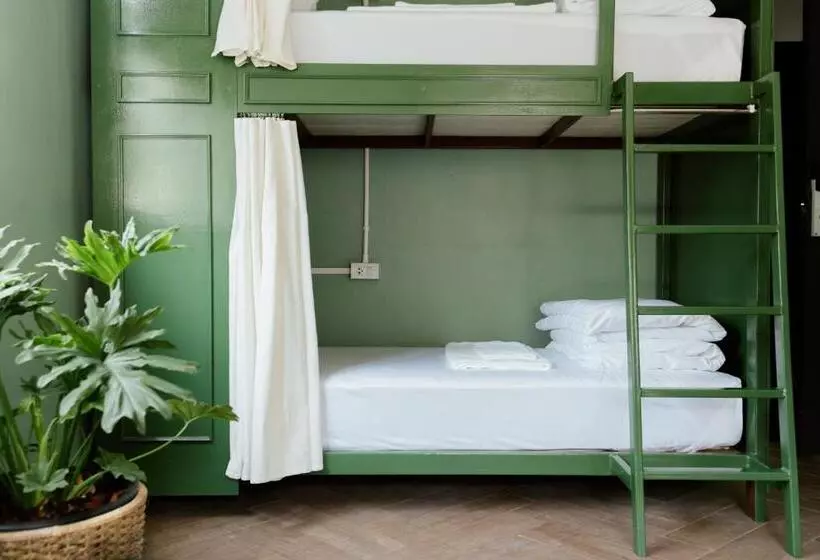 Retkeilymaja Eden Hotel Bangsean