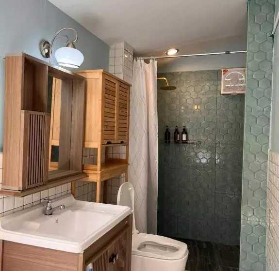 Retkeilymaja Eden Hotel Bangsean