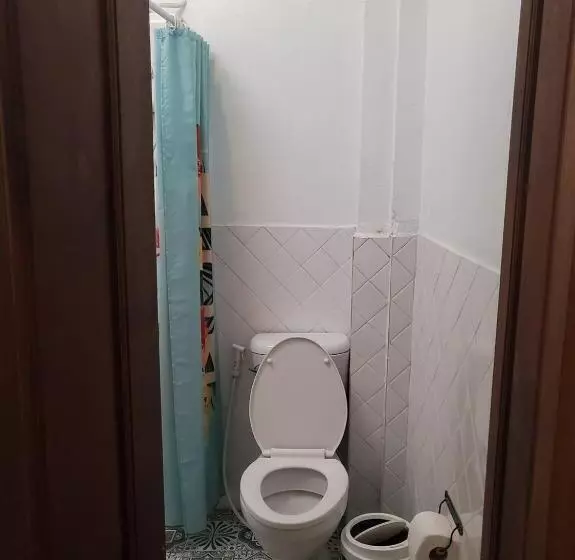 Retkeilymaja Eden Hotel Bangsean