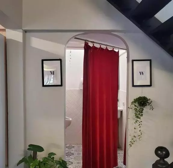 Retkeilymaja Eden Hotel Bangsean