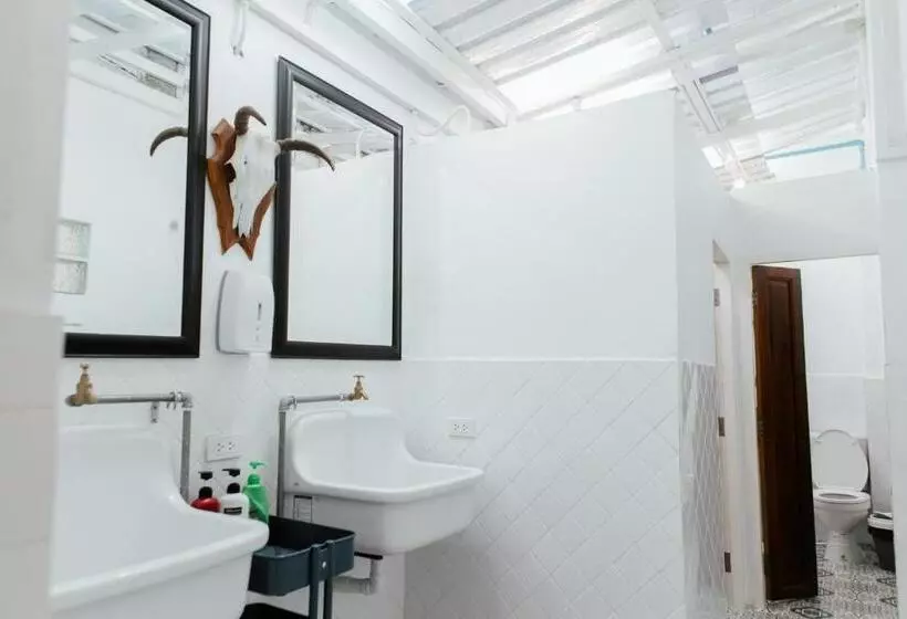 Retkeilymaja Eden Hotel Bangsean