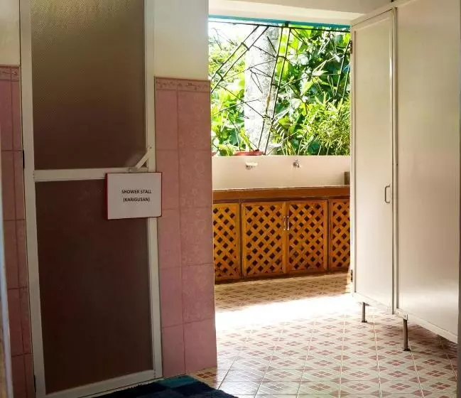 Retkeilymaja Mirisbiris Garden And Nature Center