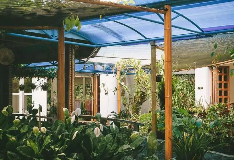 Retkeilymaja Mirisbiris Garden And Nature Center