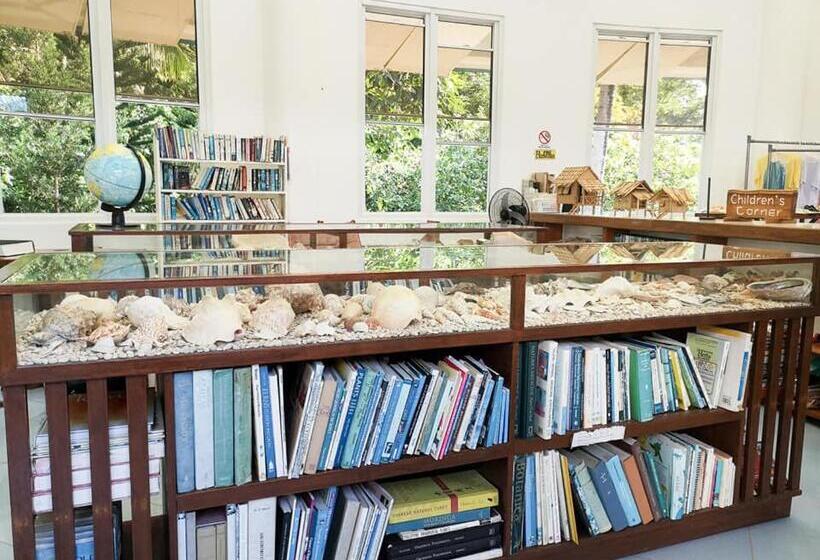 Общежитие Mirisbiris Garden And Nature Center