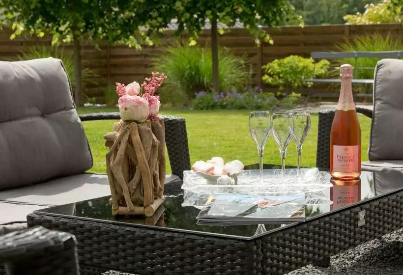 Aamiaismajoitus (B&B) Aux Chambres D à Coté