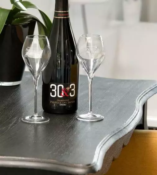 Aamiaismajoitus (B&B) Aux Chambres D à Coté