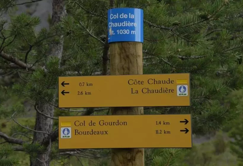 ベッドアンドブレックファースト Le Pigeonnier Chambre D Hôte