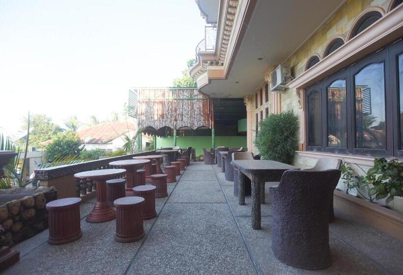 Chrysant Hotel & Resort