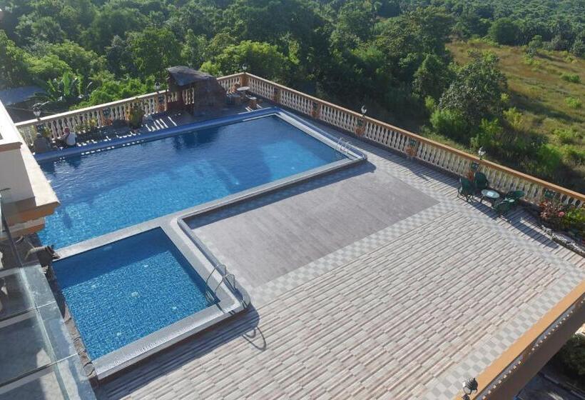 Chrysant Hotel & Resort