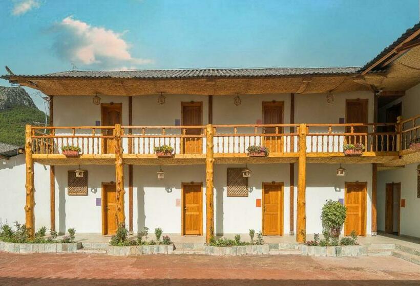 Floral Hotel Luguhu Chujian Xiaoyin