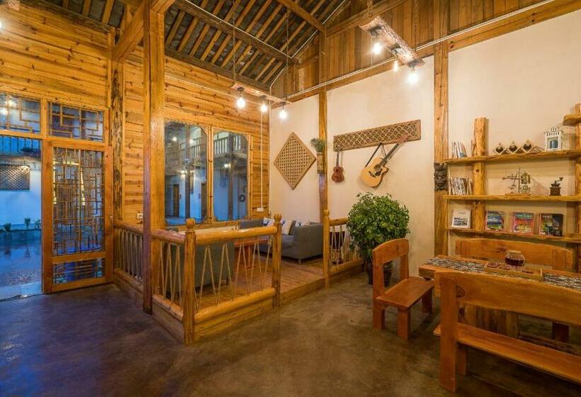 Floral Hotel Luguhu Chujian Xiaoyin