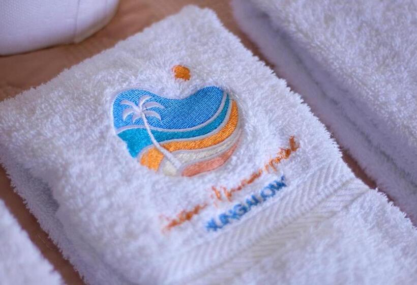 ホテル Bungalow Jatun Mama