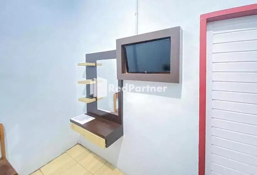 Hotelli Homestay Tirtasari Pinrang City Center Mitra Reddoorz