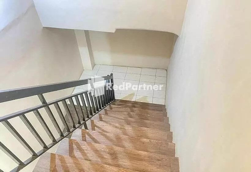 Hotelli Homestay Tirtasari Pinrang City Center Mitra Reddoorz