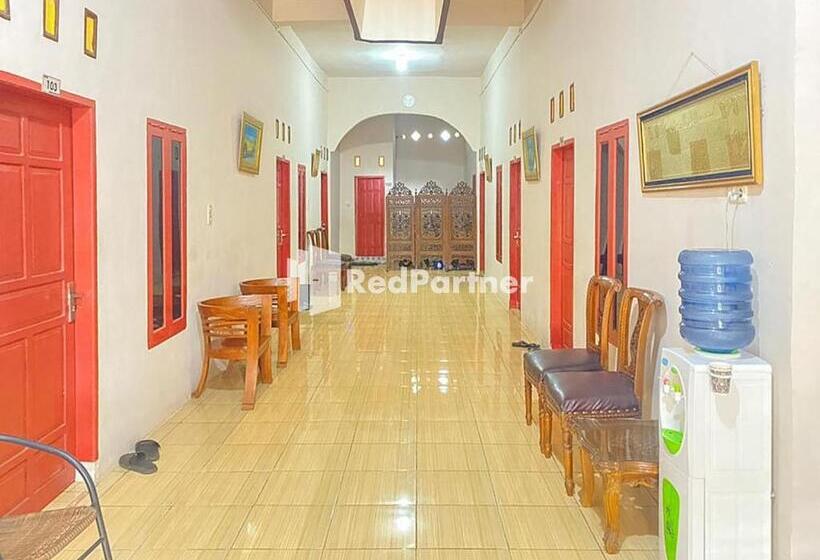 בית מלון כפרי Homestay Tirtasari Pinrang City Center Mitra Reddoorz