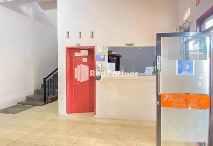 Hotelli Homestay Tirtasari Pinrang City Center Mitra Reddoorz