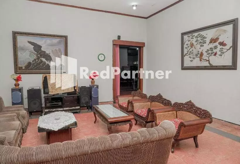 Hotelli Rajawali Guest House Mitra Reddoorz