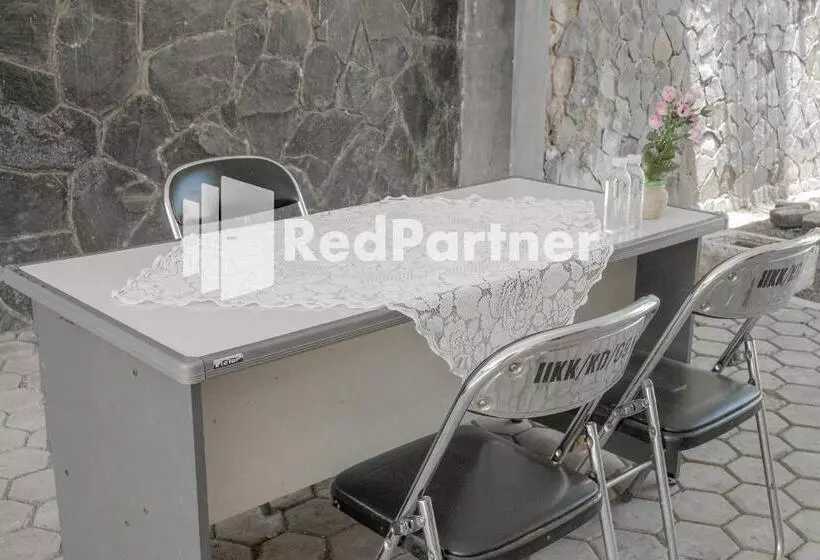 Hotelli Rajawali Guest House Mitra Reddoorz