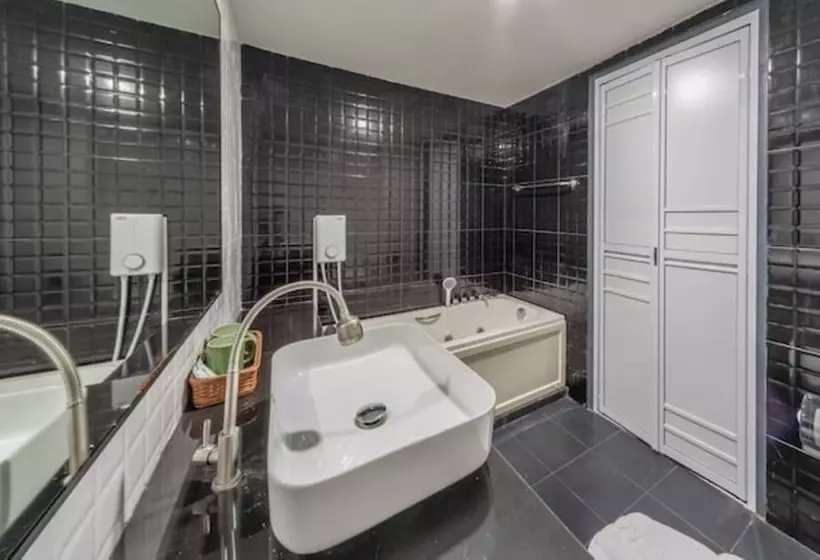 Hotelli The Ring Border