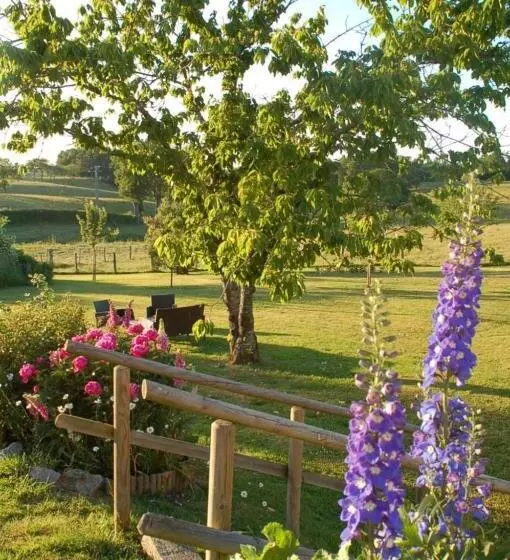 Majatalo B&b La Maison Des Collines Autour Chambres D Hôtes