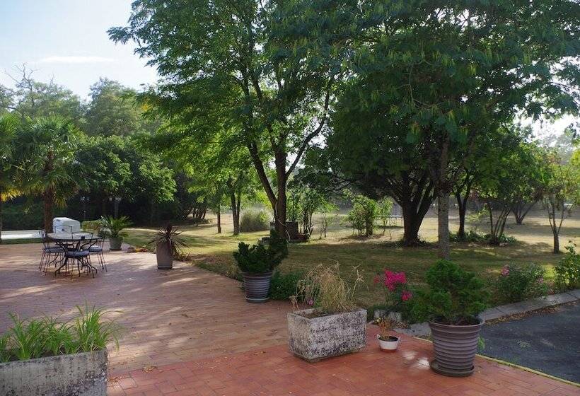 بنسيون Les Trois Cèdres