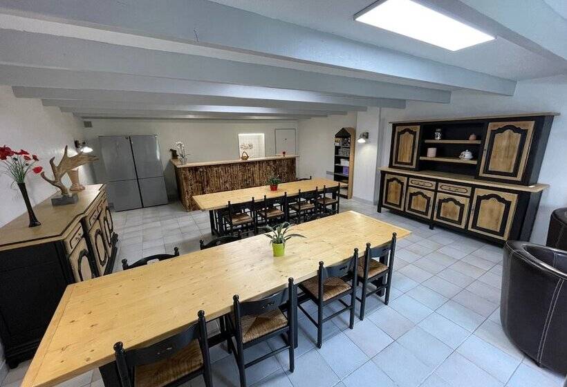 بنسيون Les Trois Cèdres