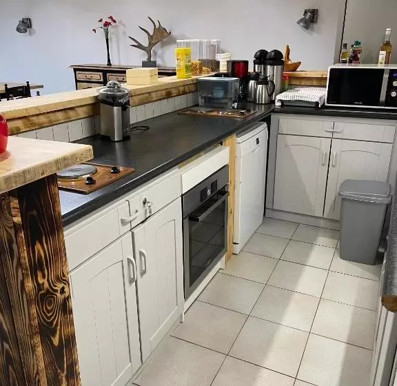 Majatalo Les Trois Cèdres