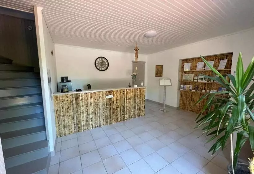 Majatalo Les Trois Cèdres