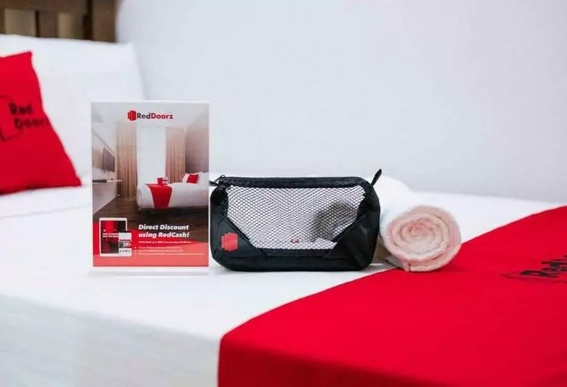 ペンション Reddoorz @ Jalan Raya Kuta Lombok Mandalika