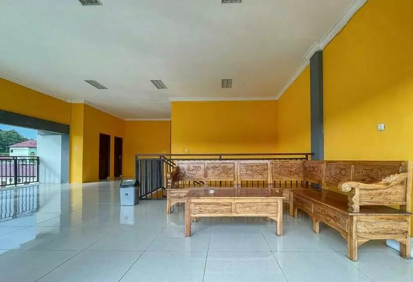 ペンション Reddoorz @ Jalan Raya Kuta Lombok Mandalika