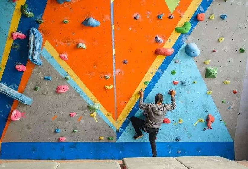 Diamond Plaza Apartments