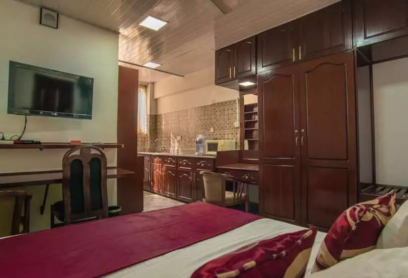 Diamond Plaza Apartments