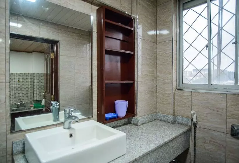 Diamond Plaza Apartments