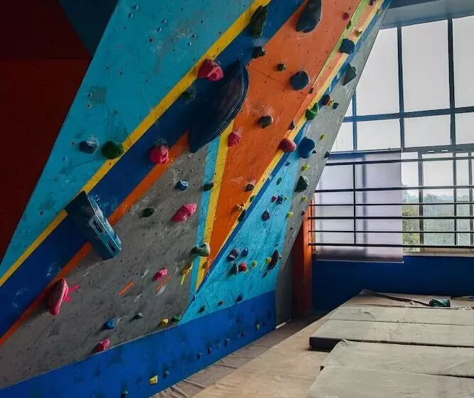 Diamond Plaza Apartments