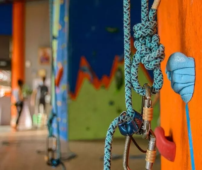 Diamond Plaza Apartments