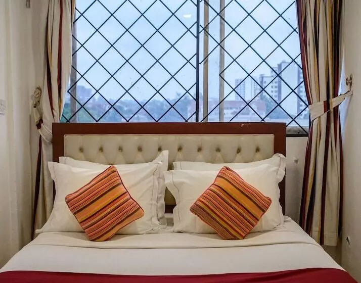 Diamond Plaza Apartments