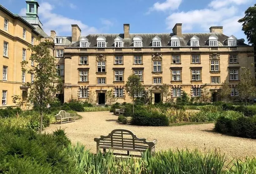 هتل Christ S College Cambridge