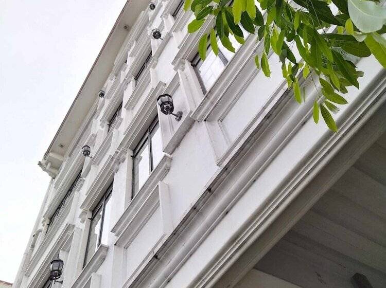 فندق Makati Riverside Inn