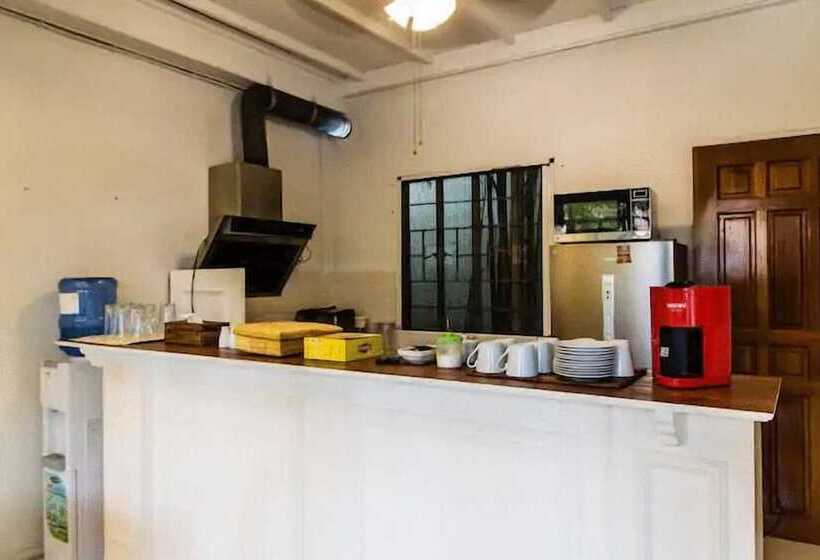 فندق Makati Riverside Inn