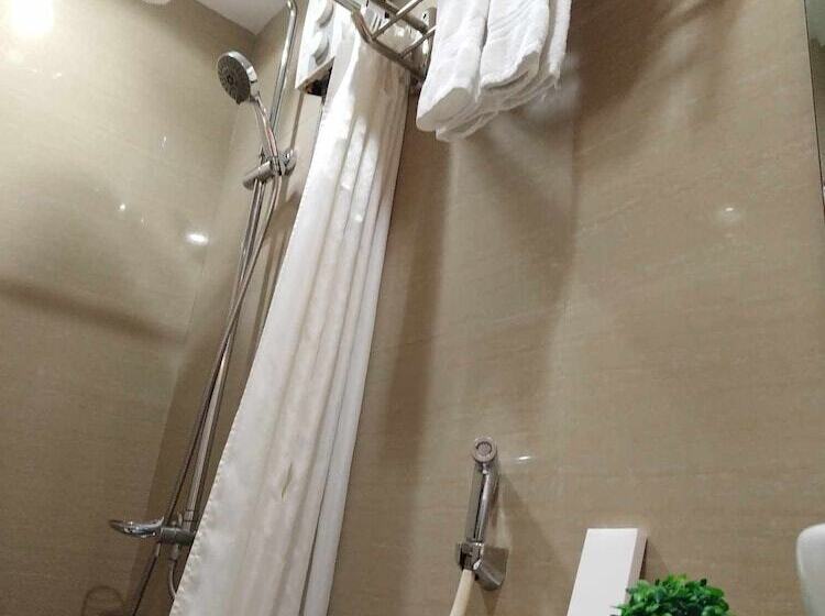 فندق Makati Riverside Inn