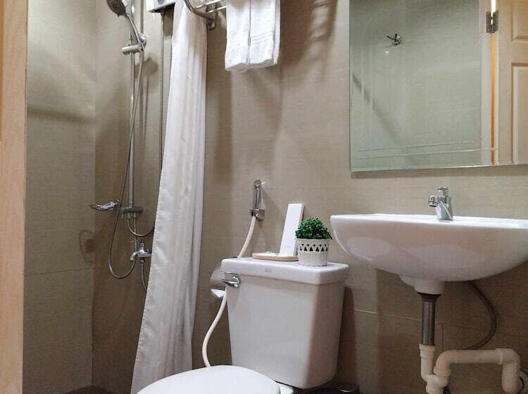 فندق Makati Riverside Inn