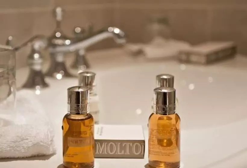 교외 호텔 Burythorpe House