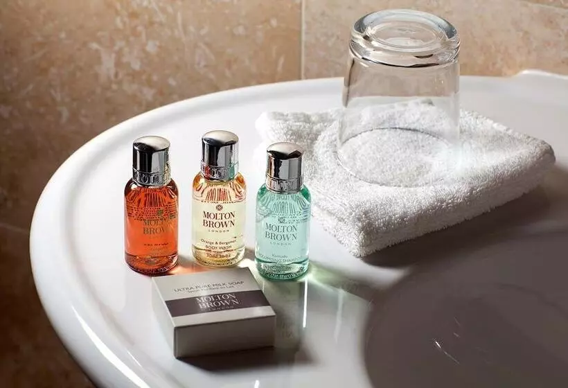 교외 호텔 Burythorpe House