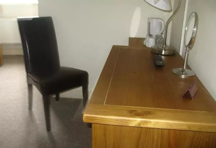 בית מלון כפרי The Chequers Inn