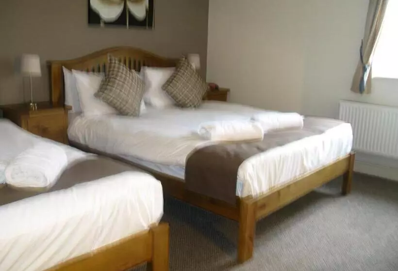 בית מלון כפרי The Chequers Inn